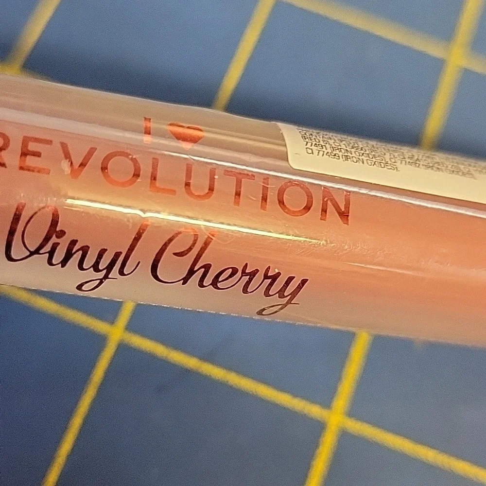 Revolution glossy lip